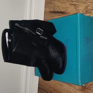 BNIB Woman's Blowfish Daxx boots size 8.5